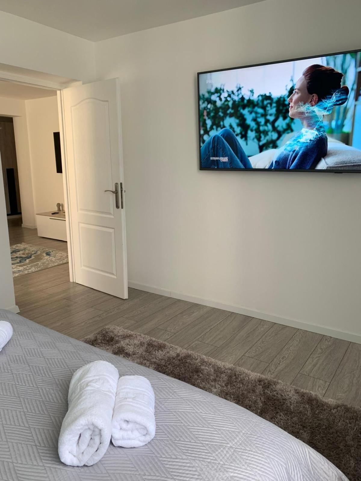 Rose Apartment Piatra Neamţ Buitenkant foto