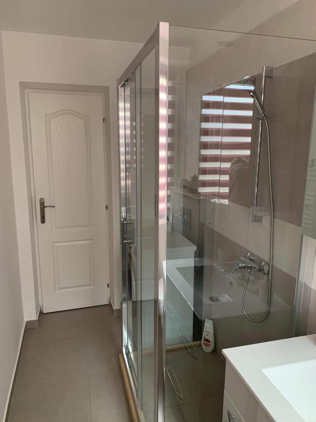 Rose Apartment Piatra Neamţ Buitenkant foto