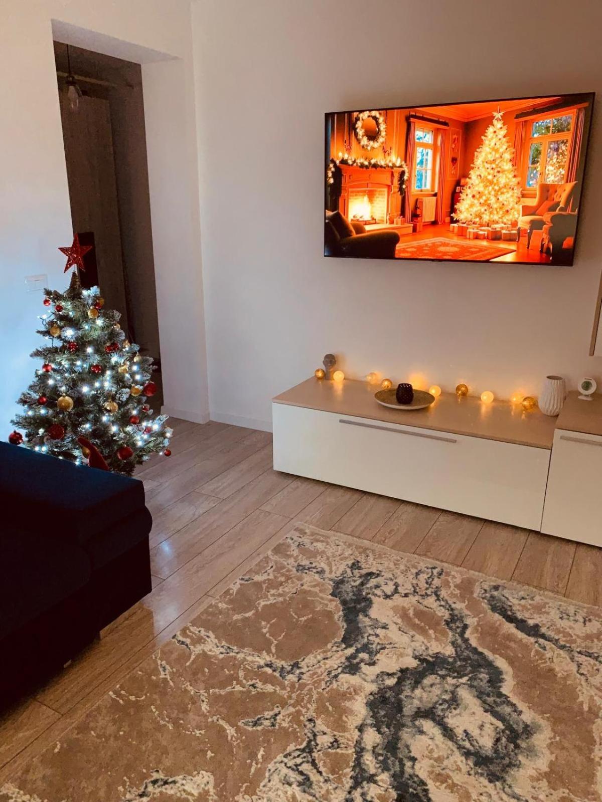 Rose Apartment Piatra Neamţ Buitenkant foto